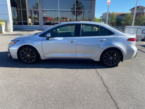 Used 2024 Toyota Corolla SE w/ SE Package FWD image 9
