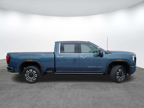 Used 2025 GMC Sierra 2500 Denali Ultimate AWD/4WD image 4