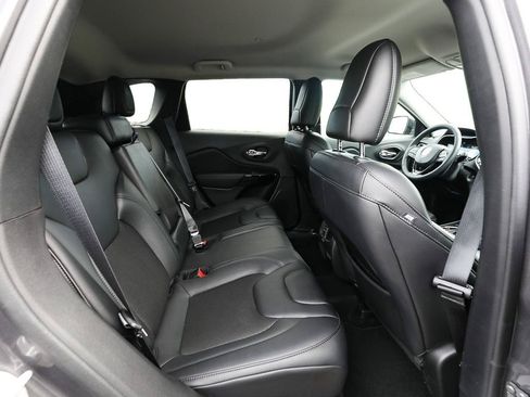 Used 2021 Jeep Cherokee Latitude Plus AWD/4WD image 22