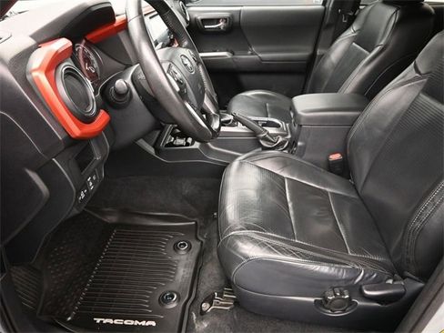 Used 2019 Toyota Tacoma TRD Off-Road image 16