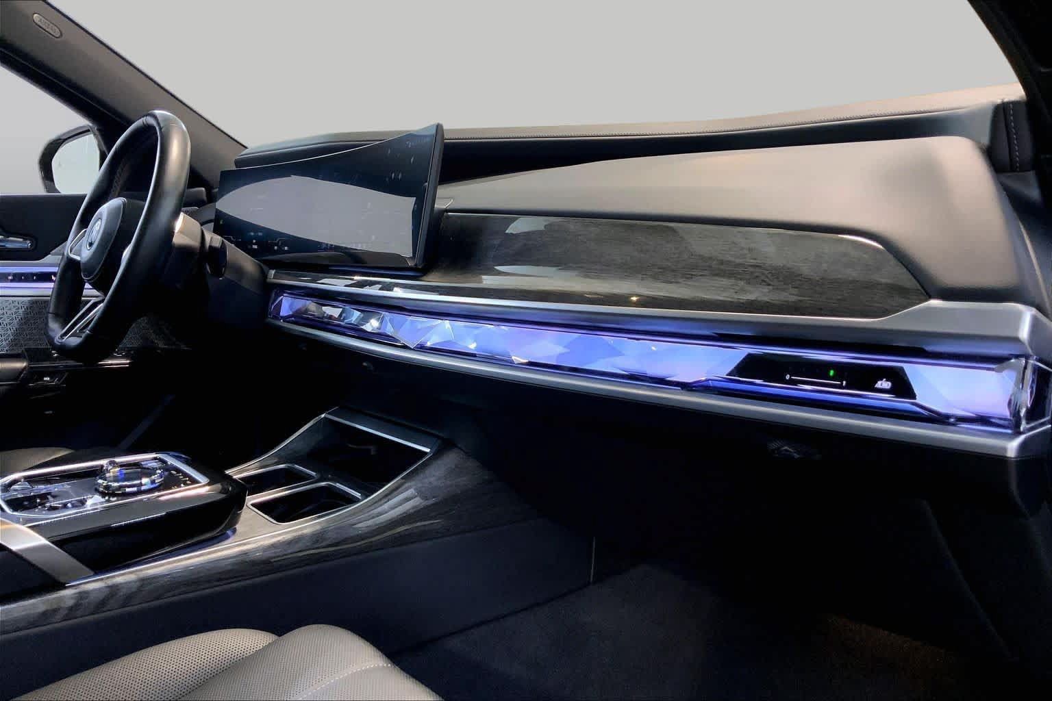 Used 2024 BMW i7 xDrive60 AWD/4WD image 18