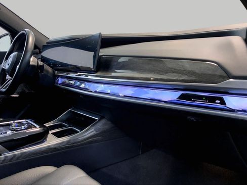 Used 2024 BMW i7 M70 AWD/4WD image 18