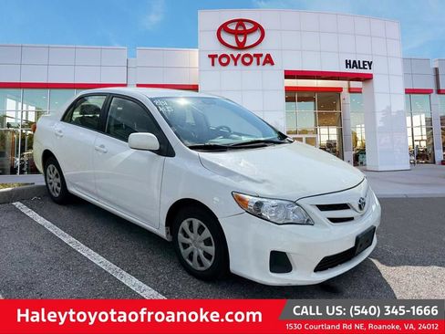 Used 2011 Toyota Corolla LE FWD image 1