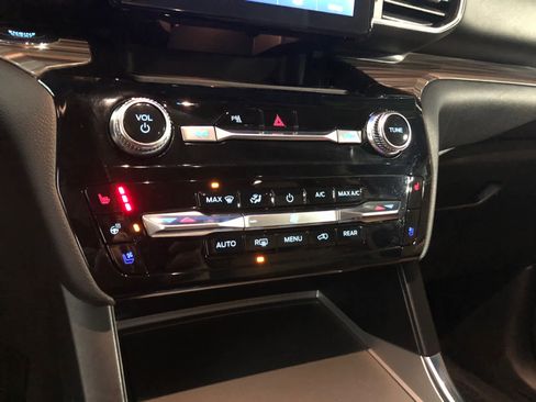 Used 2023 Ford Explorer Limited image 13