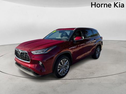 Used 2023 Toyota Highlander Platinum image 7