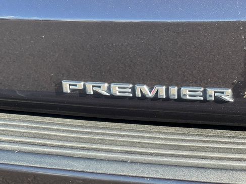 Used 2023 Chevrolet Suburban Premier AWD/4WD image 48