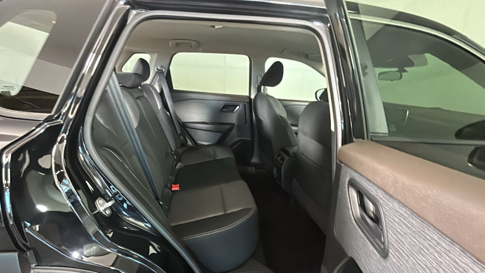 Used 2021 Nissan Rogue S FWD image 33