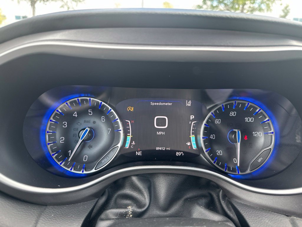 Used 2022 Chrysler Pacifica Touring-L FWD image 14