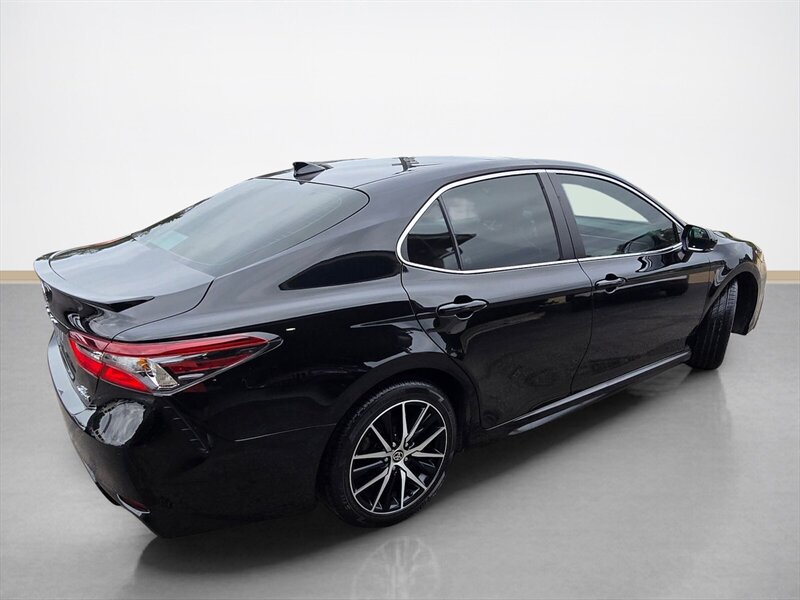 Used 2023 Toyota Camry SE w/ Audio Upgrade Package FWD image 4