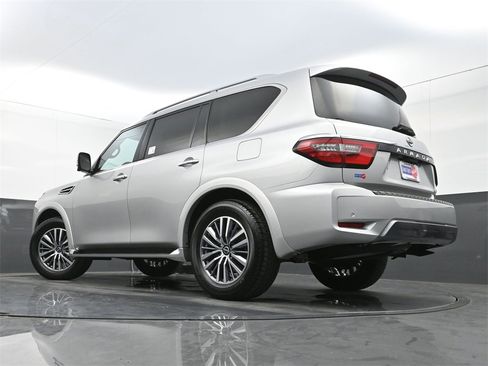 Used 2024 Nissan Armada SL w/ Captain's Chairs Package image 32