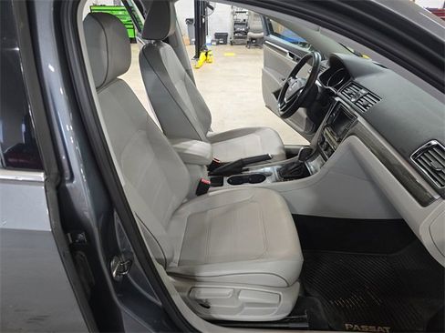 Used 2017 Volkswagen Passat 1.8T SE image 22