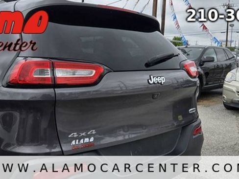 Used 2017 Jeep Cherokee Latitude AWD/4WD image 11
