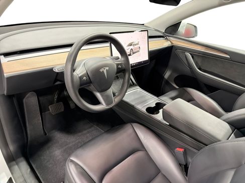 Certified 2023 Tesla Model Y Long Range AWD/4WD image 9