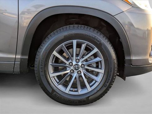 Certified 2018 Toyota Highlander XLE image 25