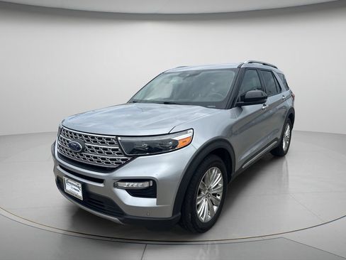 Used 2022 Ford Explorer Limited w/ Equipment Group 301A RWD image 3