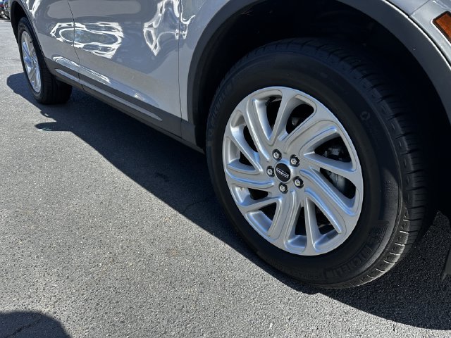 Certified 2023 Lincoln Corsair AWD image 11
