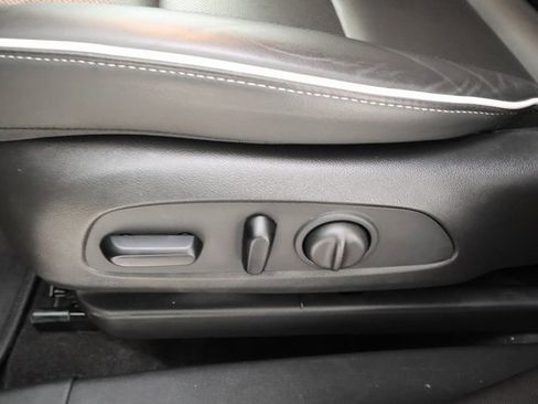 Used 2024 Buick Encore GX Avenir w/ Avenir Convenience Package image 9