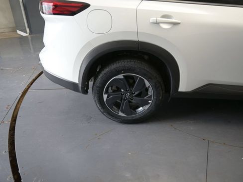 Used 2025 Nissan Rogue SV AWD/4WD image 22