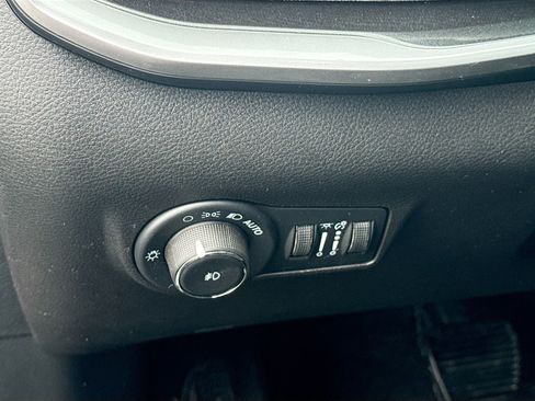 Used 2025 Jeep Compass Latitude AWD/4WD image 10