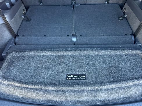 Certified 2022 Volkswagen Tiguan SE R-Line image 16