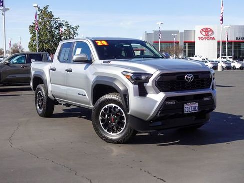 Certified 2024 Toyota Tacoma TRD Off-Road image 2
