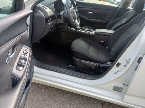 Used 2024 Nissan Sentra SV FWD image 9