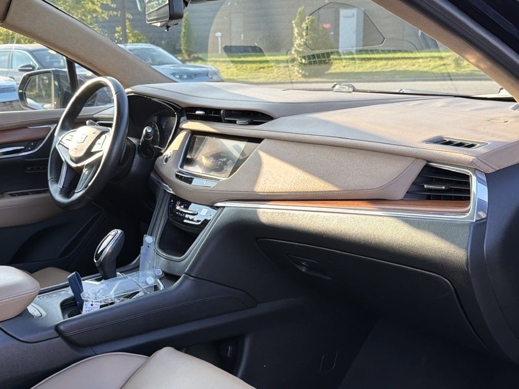 Used 2017 Cadillac XT5 Platinum AWD/4WD image 19