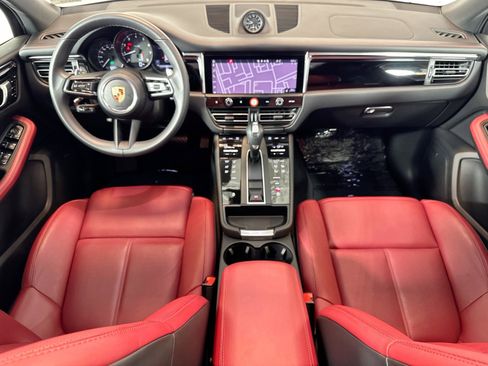 Certified 2025 Porsche Macan AWD/4WD image 20