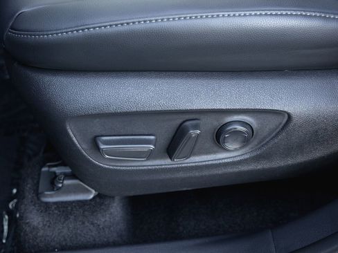 Certified 2025 Toyota Highlander XSE image 12