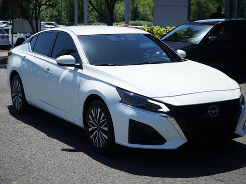 Used 2023 Nissan Altima 2.5 SV AWD/4WD image 5