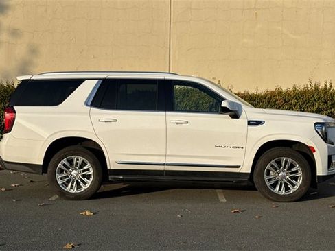 Used 2023 GMC Yukon SLT image 3