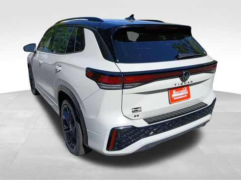 New 2026 Volkswagen Tiguan SE R-Line FWD image 3