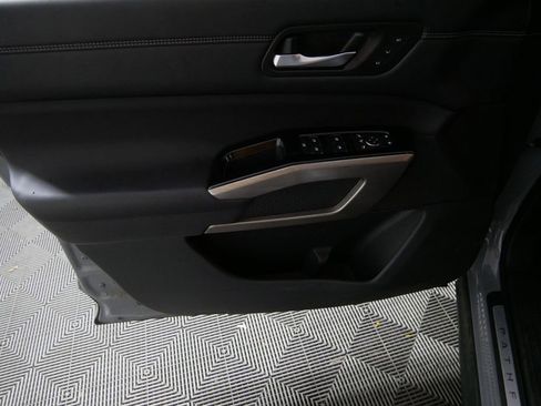 Used 2023 Nissan Pathfinder Platinum image 13