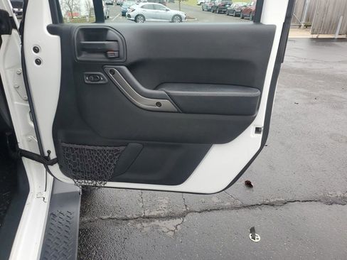 Used 2018 Jeep Wrangler Unlimited Altitude image 28