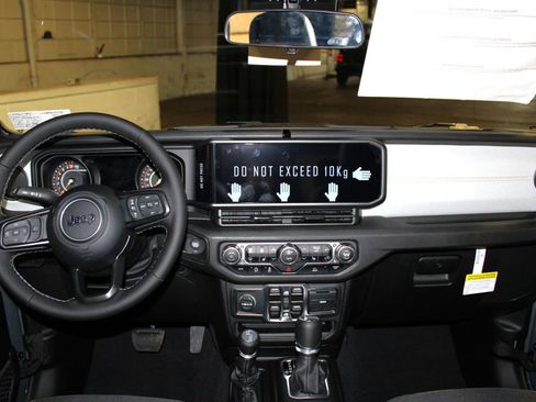 New 2025 Jeep Gladiator Sport image 9