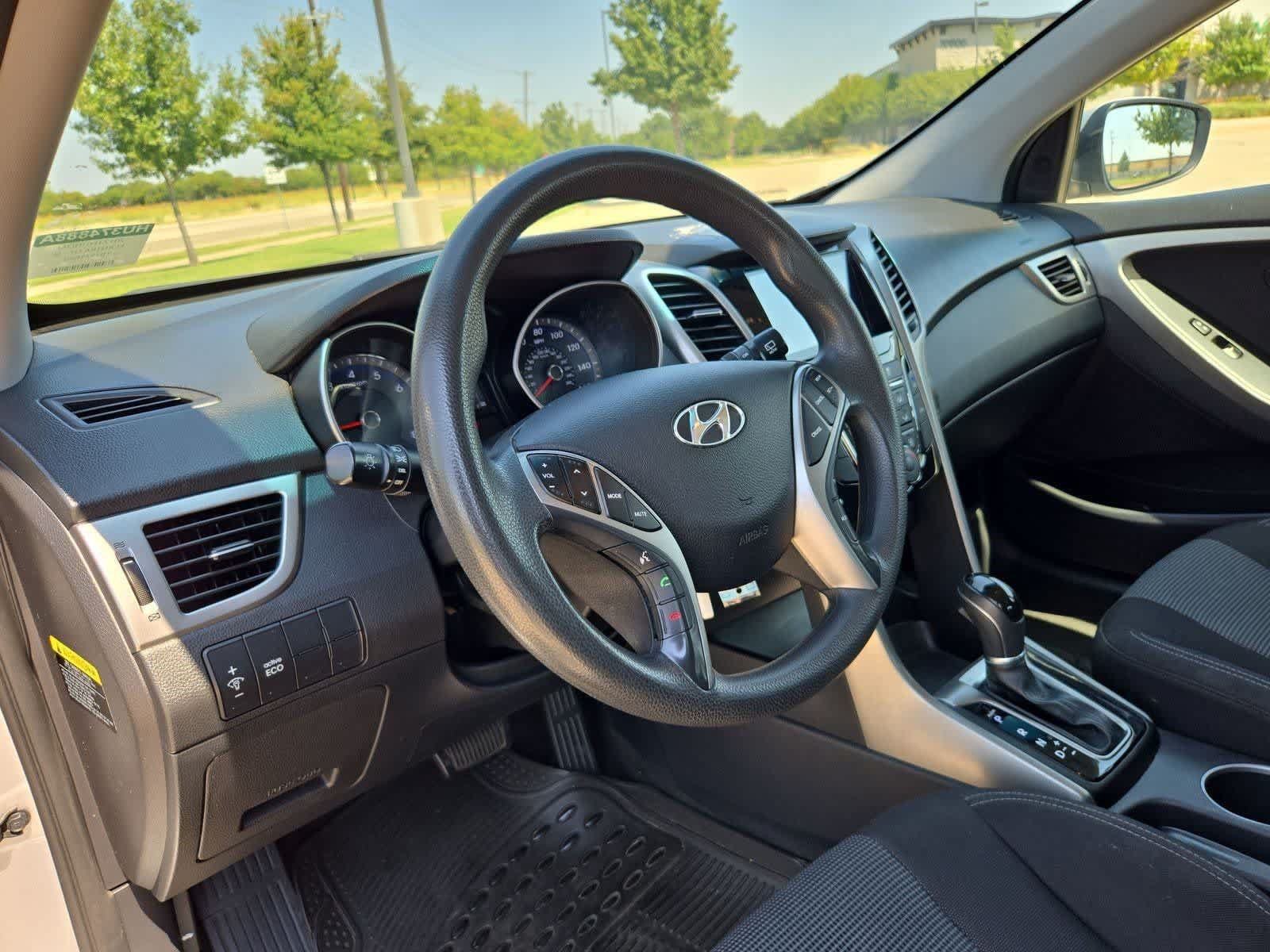 Used 2017 Hyundai Elantra GT FWD image 2