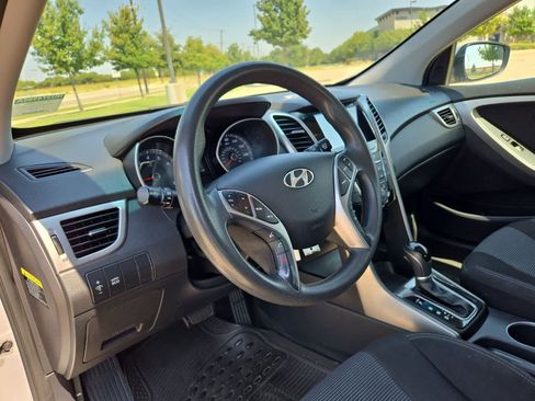Used 2017 Hyundai Elantra GT FWD image 2