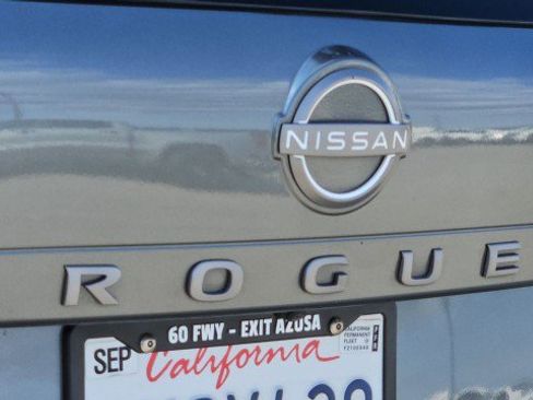 Used 2026 Nissan Rogue SV FWD image 31