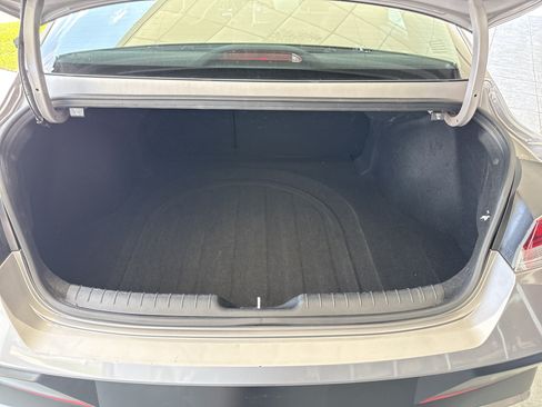 Used 2025 Hyundai Elantra SEL FWD image 31