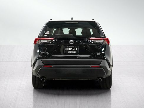 Used 2019 Toyota RAV4 LE AWD/4WD image 4