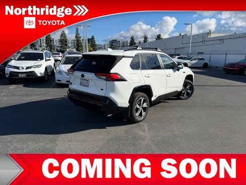 Used 2021 Toyota RAV4 SE w/ Weather & Moonroof Package image 4