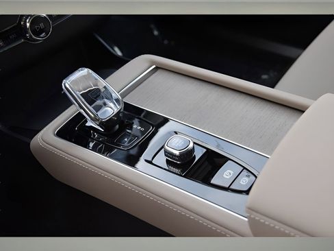 New 2026 Volvo XC90 B6 Plus w/ Protection Package Premier image 37