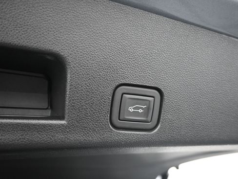 Used 2024 Chevrolet Traverse RS FWD image 33