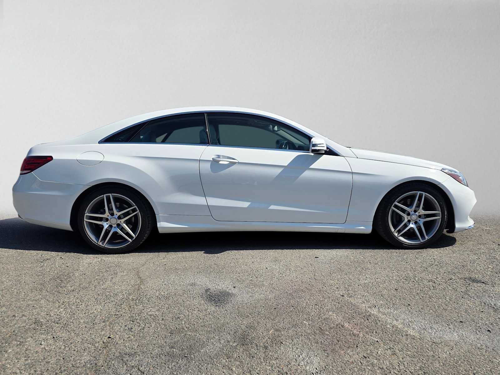 Used 2017 Mercedes-Benz E 400 Coupe image 2