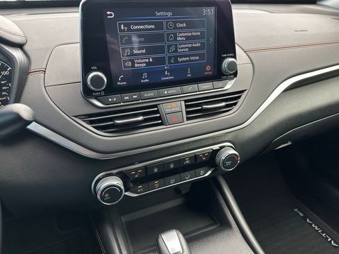 Used 2021 Nissan Altima 2.5 SR w/ SR Premium Package image 24