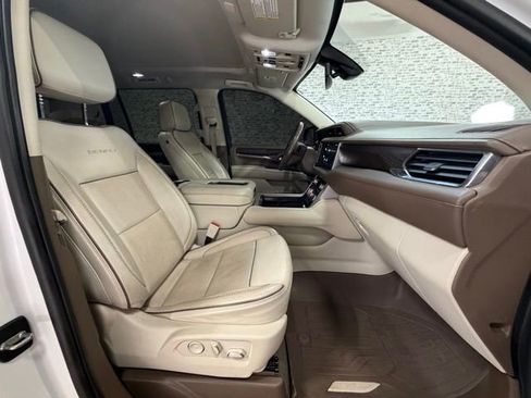 Used 2022 GMC Yukon XL Denali AWD/4WD image 10