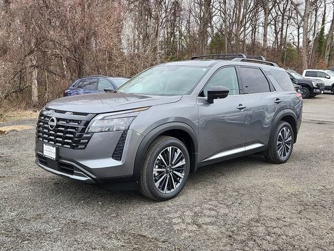New 2026 Nissan Pathfinder Platinum w/ Cargo Package AWD/4WD image 2