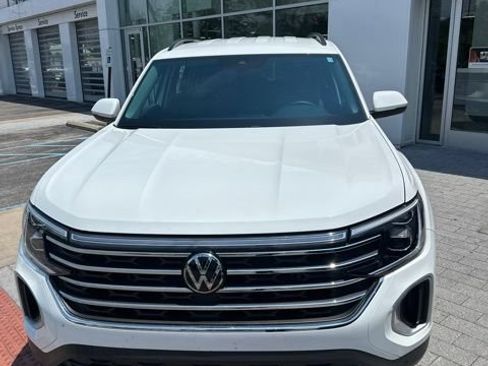 Used 2024 Volkswagen Atlas SE AWD/4WD image 16