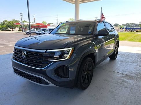 Used 2024 Volkswagen Atlas Cross Sport SE w/ Panoramic Sunroof Package AWD/4WD image 3