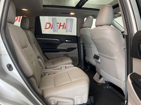 Used 2019 Toyota Highlander Limited Platinum AWD/4WD image 11